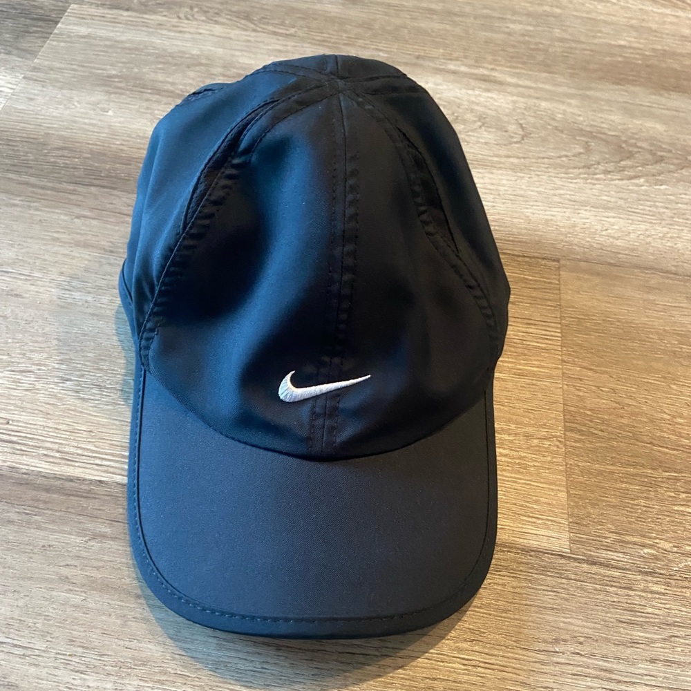 Nike featherlight women’s dri fit hat